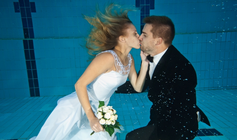 Víz alatti esküvő fotózás